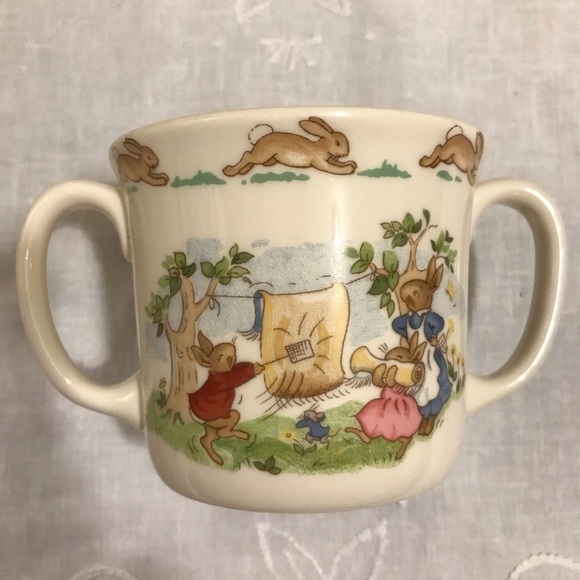 Royal Doulton Bunnykins House Cleaning Mug - Picture 5 of 6